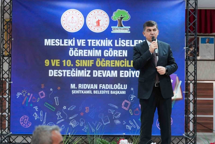 Şehitkamil’deki Öğrencilerin Hesabına Nakdi Destek Yatırıldı