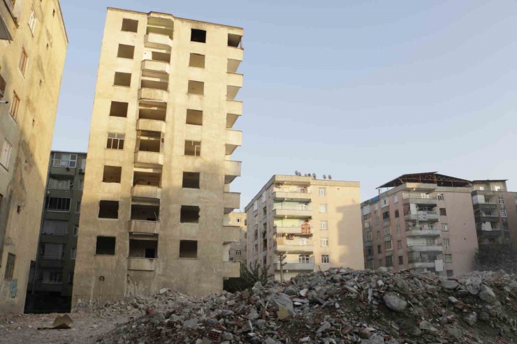 Diyarbakır’da Ağır Hasarlı Binaların Çoğu Yıkıldı