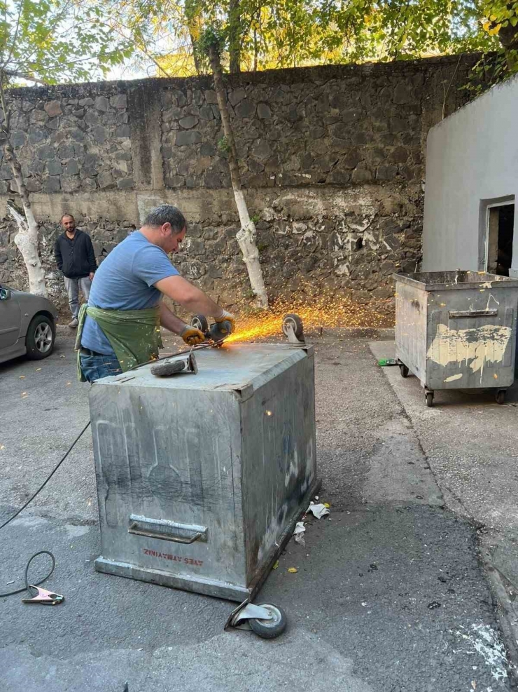 Bağlar’da Çöp Konteynerleri Bakıma Alındı