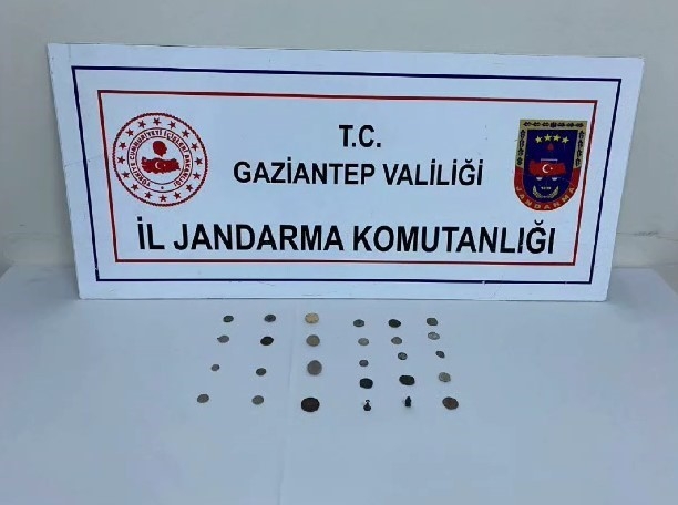 Jandarmanın 3 Aylık Uygulamalarında Aranan 3 Bin 458 Kişi Yakalandı