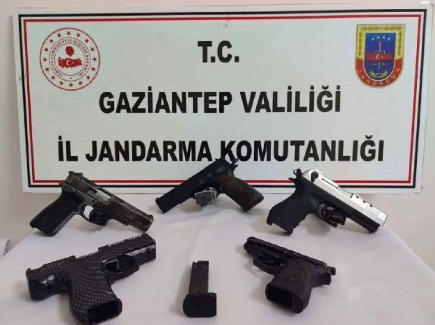 Jandarmanın 3 Aylık Uygulamalarında Aranan 3 Bin 458 Kişi Yakalandı