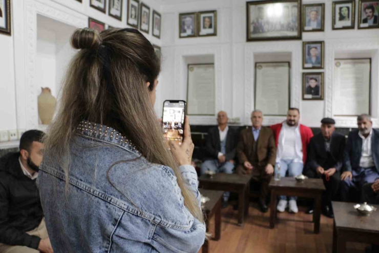 Binlerce Yıllık Geleneğin Sürdürüldüğü "dengbej Evi" Günde Bin Turist Ağırlıyor