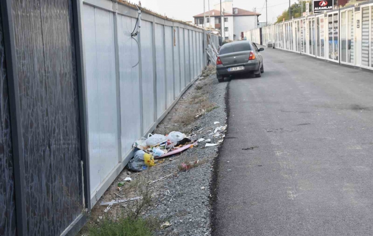 Sadıkoğlu, Geçici İşyerlerinin Plansızca Konulmasına Tepki Gösterdi