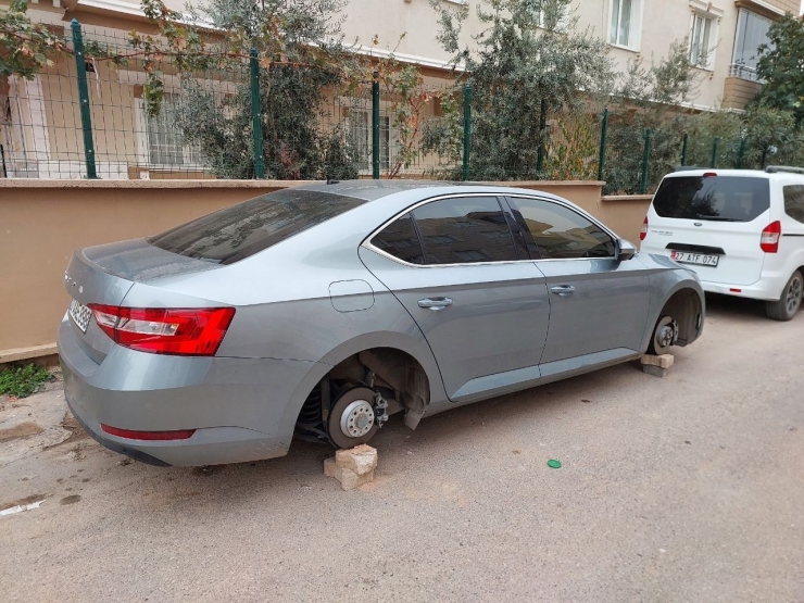 Park Halindeki Araçların Lastiklerini Jantlarıyla Beraber Çalan Şahıs Yakalandı