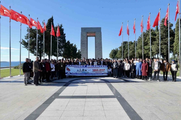 Vali Çeber Ve Başkan Tahmazoğlu Öğrenciler İle Birlikte Ecdadı Ziyaret Ettiler