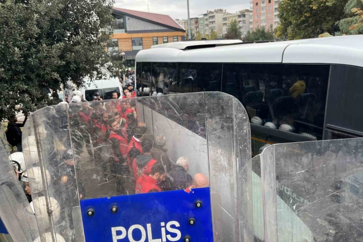 Diyarbakır’da İzinsiz Gösteri Yapan Hedep Ve Dbp’lilere Polis Müdahalesi: 50 Gözaltı