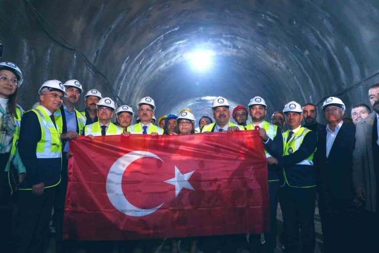 Bakan Şimşek: "şahinbey’e Yetişmek İçin Çok Çalışmamız Gerekiyor"