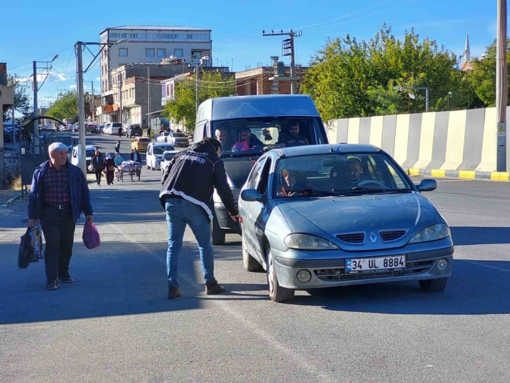 Narkotik Polisleri Ergani’de Vatandaşları Bilgilendirdi