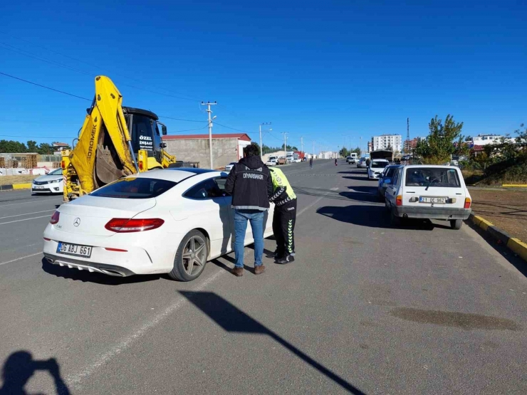 Narkotik Polisleri Ergani’de Vatandaşları Bilgilendirdi