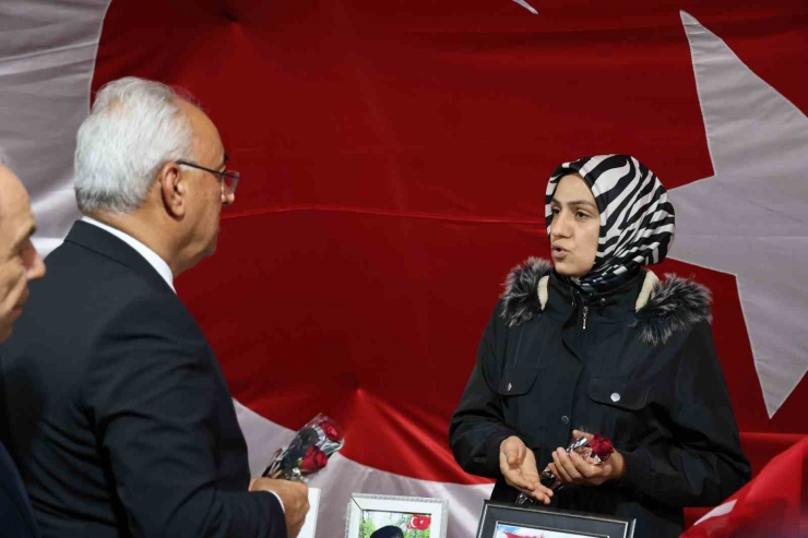 Dsp Genel Başkanı Aksakal, Diyarbakır Annelerini Ziyaret Etti