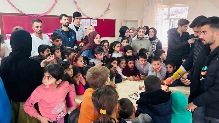 Diyarbakır’da Üniversite Öğrencilerinden İlkokul Öğrencilerine Etkinlik