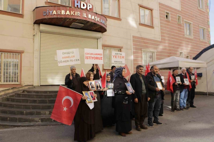 Pkk’lılar Tarafından 6 Gün Önce Kaçırılan Oğlu İçin Babası Nöbete Başladı