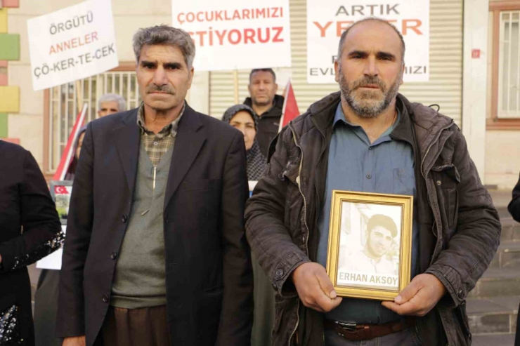 Pkk’lılar Tarafından 6 Gün Önce Kaçırılan Oğlu İçin Babası Nöbete Başladı