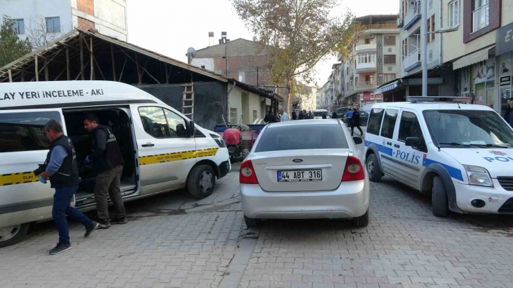 Evinin Tadilatını Yapan İşçilere Kurşun Yağdırdı