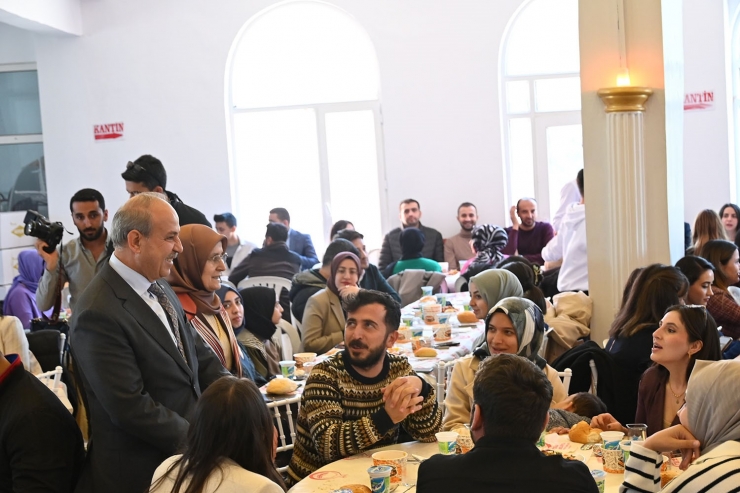 Oğuzeli’nde Öğretmenler Yemek Programında Bir Araya Geldi