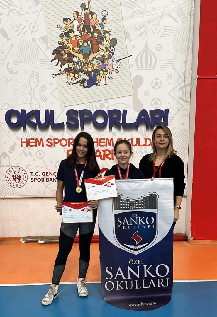 Sanko Okulları Öğrencilerinin Eskrim Başarısı