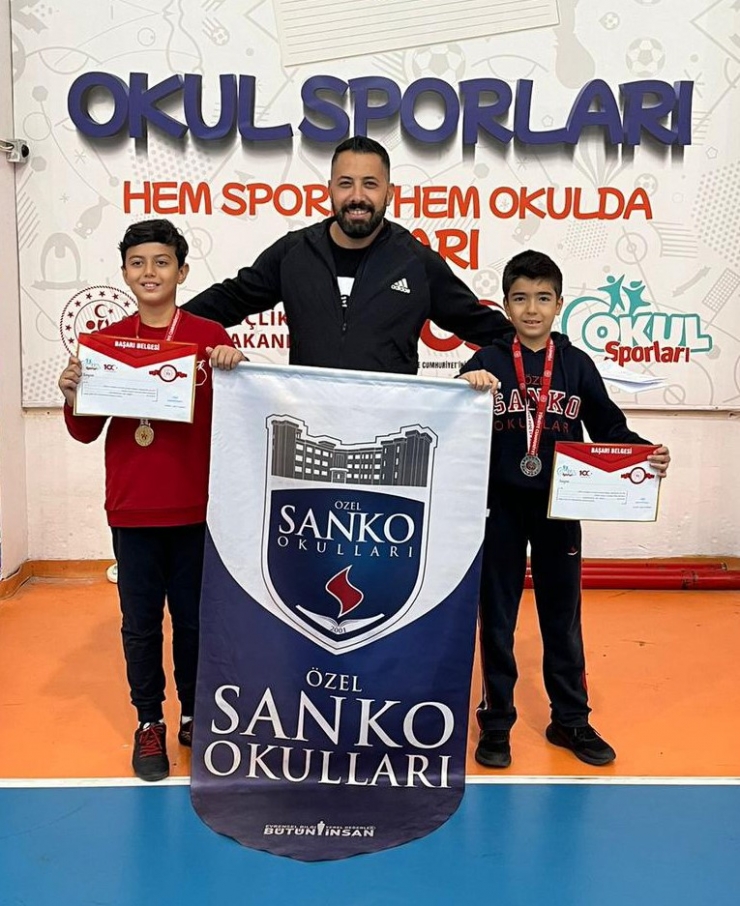 Sanko Okulları Öğrencilerinin Eskrim Başarısı