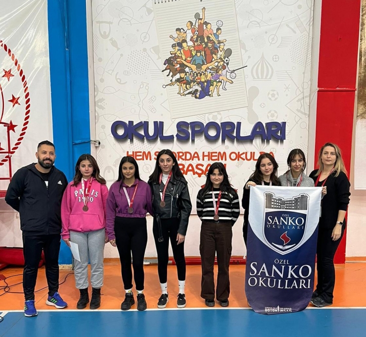 Sanko Okulları Öğrencilerinin Eskrim Başarısı