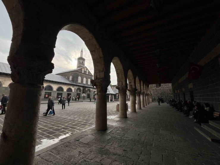 Diyarbakır’da Hafta Sonu Turist Yoğunluğu