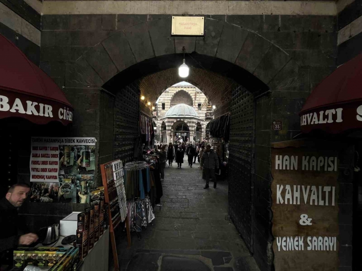 Diyarbakır’da Hafta Sonu Turist Yoğunluğu