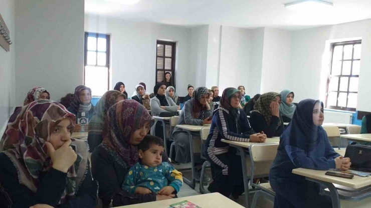 Malatya’da Ebeveynlere Eğitim Semineri Verildi