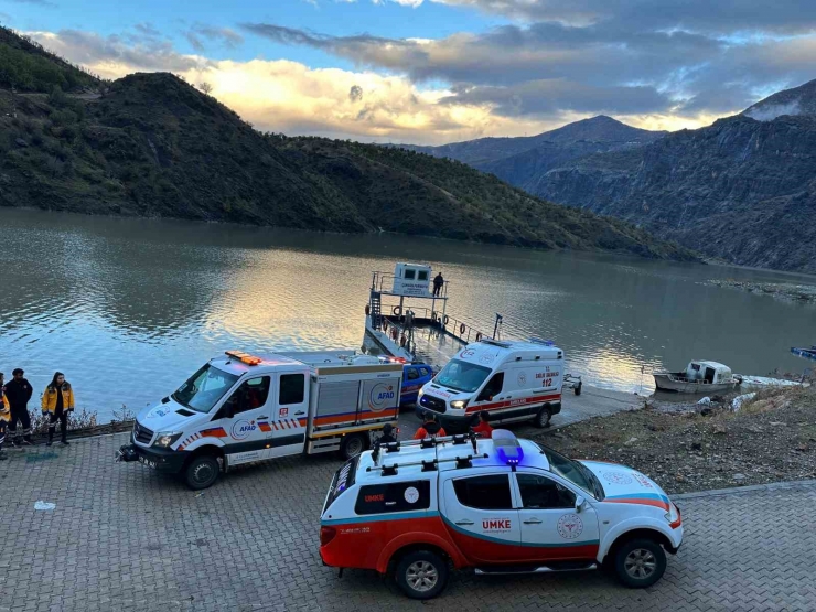 Uçurumdan Düşen Vatandaş 19 Saat Süren Operasyonla Kurtarıldı