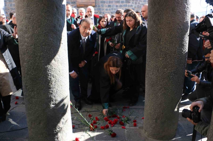 Tahir Elçi Ölümünün 8’inci Yılında Vurulduğu Yerde Anıldı