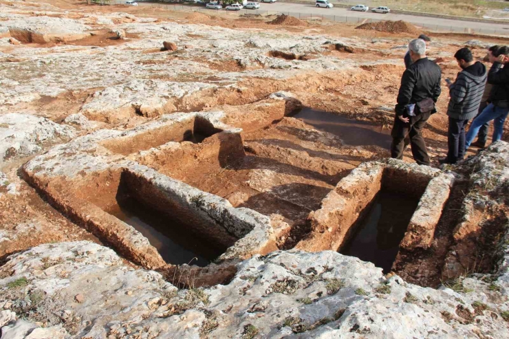 Perre’de 1800 Yıllık Boğa Başı Kabartması Bulundu