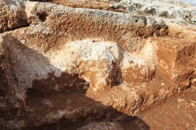 Perre’de 1800 Yıllık Boğa Başı Kabartması Bulundu