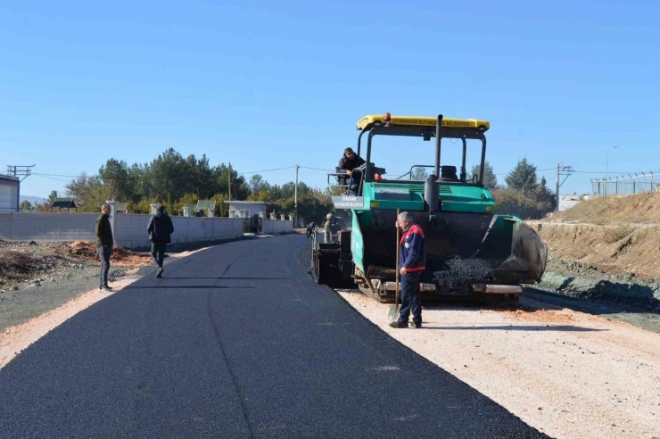 Ergani’de Yol Yapım Çalışmaları Sürüyor