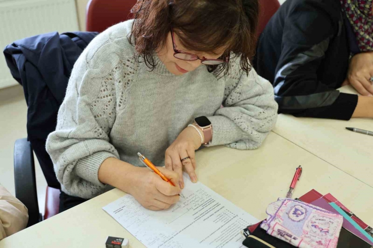 Türkiye’yi Gezen Güney Koreli Kadın, Hayran Kaldığı Diyarbakır’da Yaşamak İçin Türkçe Öğreniyor