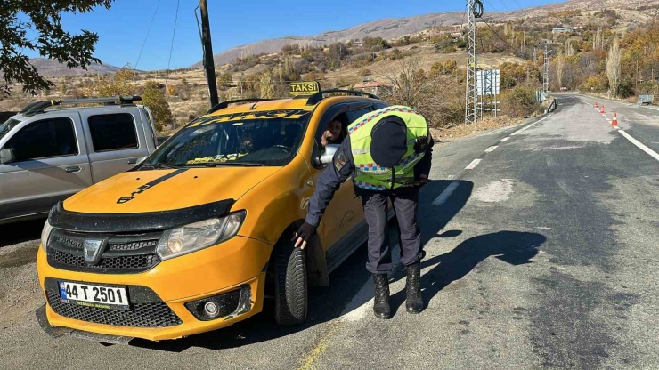 Malatya’da Jandarmadan Zorunlu Kış Lastiği Denetimi