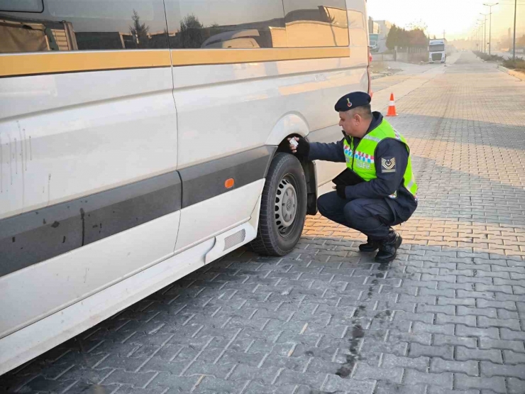 Malatya’da Jandarmadan Zorunlu Kış Lastiği Denetimi