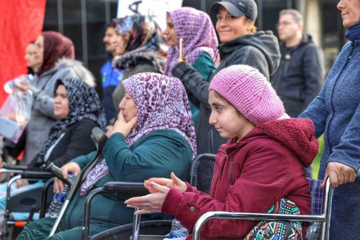 Diyarbakır’da 100 Engelliye Akülü Araç Desteği