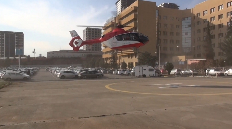 Şırnaklı Hasta Ambulans Helikopter İle Şanlıurfa’ya Getirildi