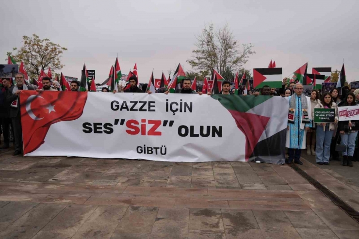 Gibtü’de, İsrail’in Gazze’ye Saldırılarına Sessiz Protesto