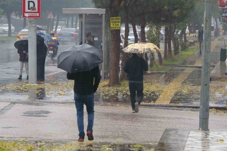 Meteoroloji Dün Uyardı: Diyarbakır’da Sağanak Etkili Olmaya Başladı