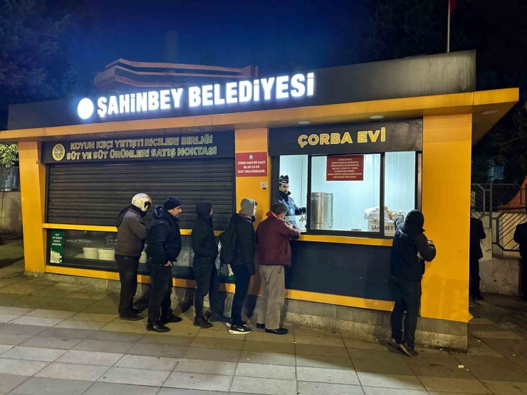 Şahinbey’de Her Gün 14 Bin Kişiye Çorba İkramı