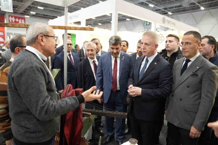 İstanbul Valisi Davut Gül Gaziantepli Halıcıları Yalnız Bırakmadı