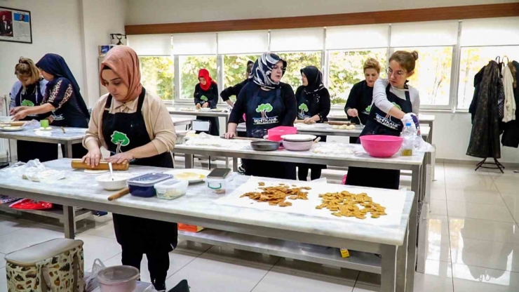 Kadınlardan Pastacılık Kursuna Yoğun İlgi