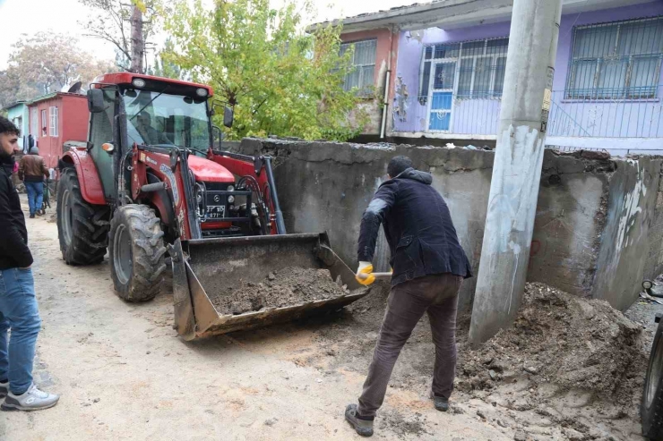 Ergani’de Temizlik Ve Hafriyat Kaldırma Çalışmaları Devam Ediyor