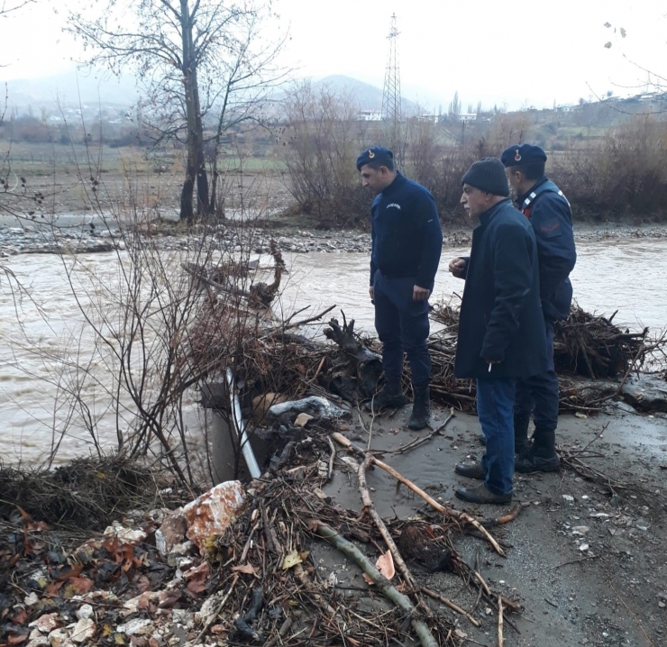 Doğanşehir’de Yağmur Suları Sel Getirdi