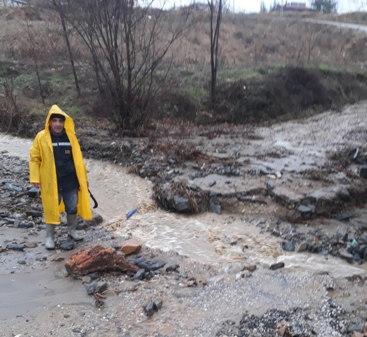 Doğanşehir’de Yağmur Suları Sel Getirdi