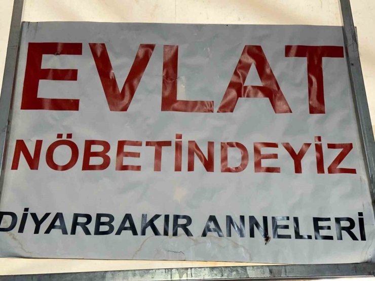 Evlat Nöbetindeki Anne 11 Yaşındayken Kaçırılan Oğlunun Yolunu Gözlüyor