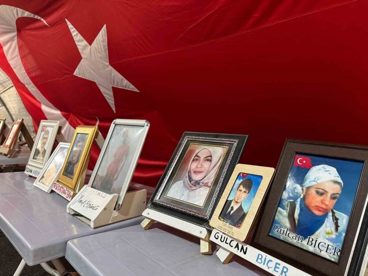 Evlat Nöbetindeki Anne 11 Yaşındayken Kaçırılan Oğlunun Yolunu Gözlüyor