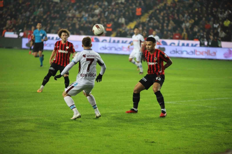 Trendyol Süper Lig: Gaziantep Fk: 0 - Trabzonspor: 0 (ilk Yarı)