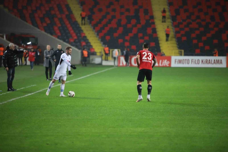 Trendyol Süper Lig: Gaziantep Fk: 0 - Trabzonspor: 0 (ilk Yarı)