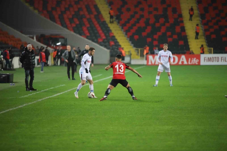 Trendyol Süper Lig: Gaziantep Fk: 0 - Trabzonspor: 0 (ilk Yarı)