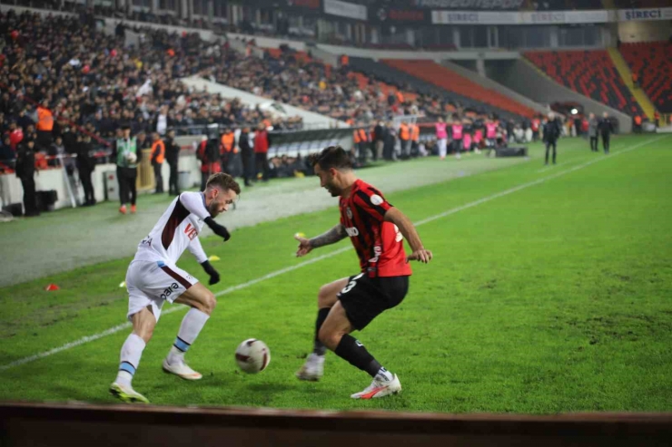 Trendyol Süper Lig: Gaziantep Fk: 0 - Trabzonspor: 0 (ilk Yarı)