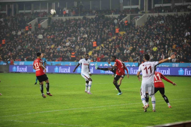 Trendyol Süper Lig: Gaziantep Fk: 0 - Trabzonspor: 0 (ilk Yarı)